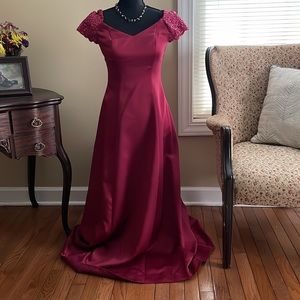 Absolutely Stunning Formal Gown